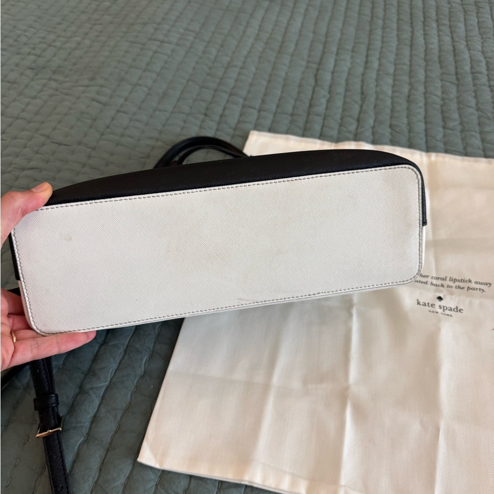 Kate Spade Black and White Satchel with Gold Detailing - Picture 4 of 10